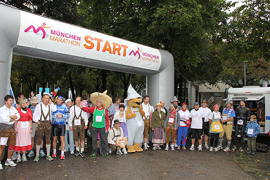 2. Münchner Trachtenlauf am 08.10.2011 im Rahmenprogramm des 26. München Marathons  (Foto. Martin Schmitz)